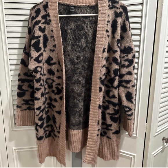 Windsor Sweaters - Windsor Animal Print Open Cardigan in Black and Tan